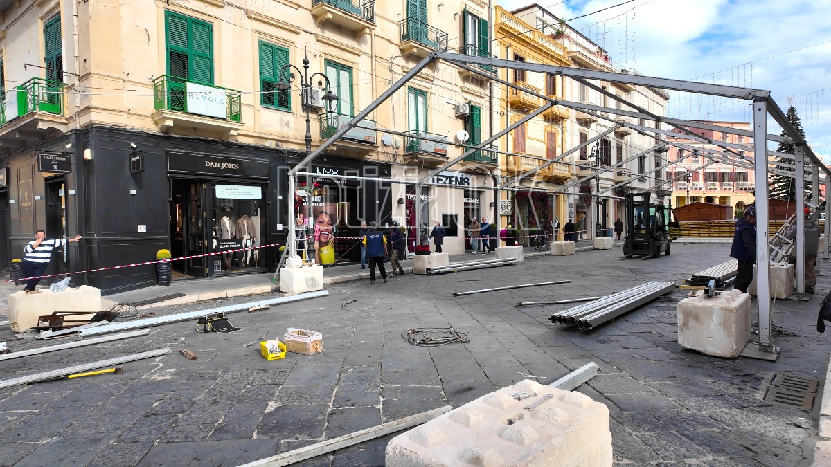 Natale al Centro 2025 a Crotone: eventi garantiti anche in caso di pioggia o vento - 