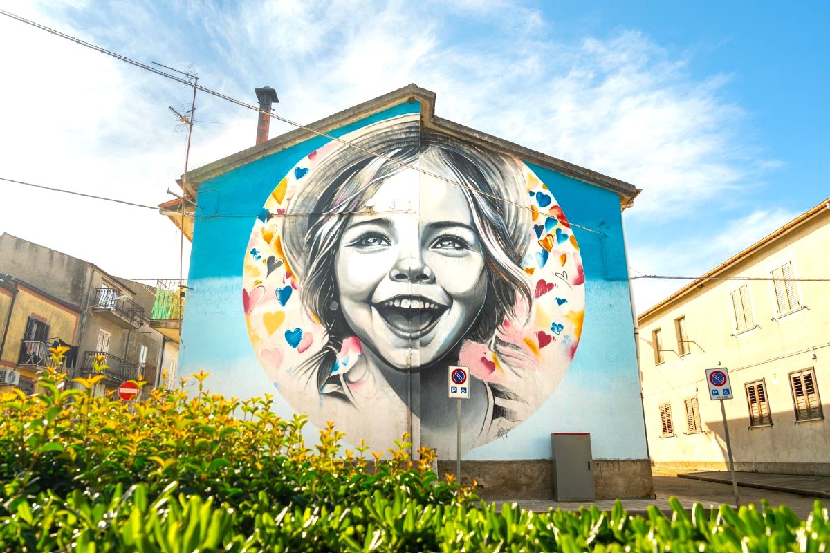 Da un bacio su Corso Migliaccio all’anima di Girifalco: “Forever Young” celebra la famiglia - 