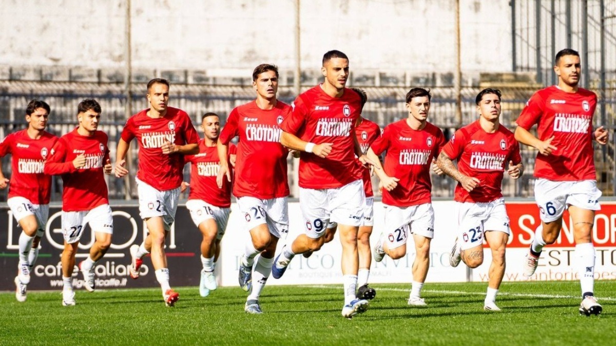 #CrotoneGiugliano | Longo svela i convocati per la sfida allo Scida - 