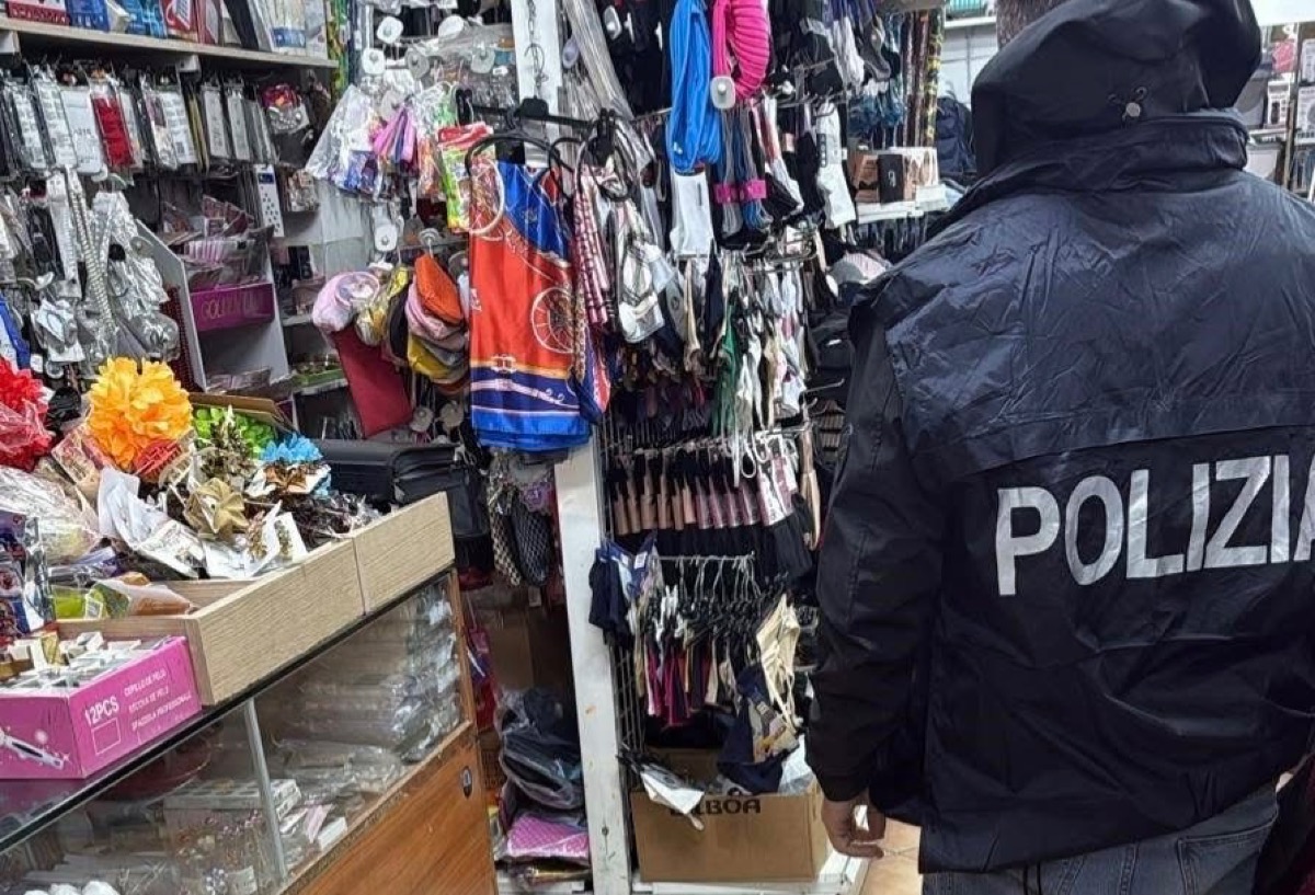 Crotone e Isola di Capo Rizzuto: maxi controlli della Polizia di Stato, denunciato un commerciante per materiale pirotecnico irregolare - 