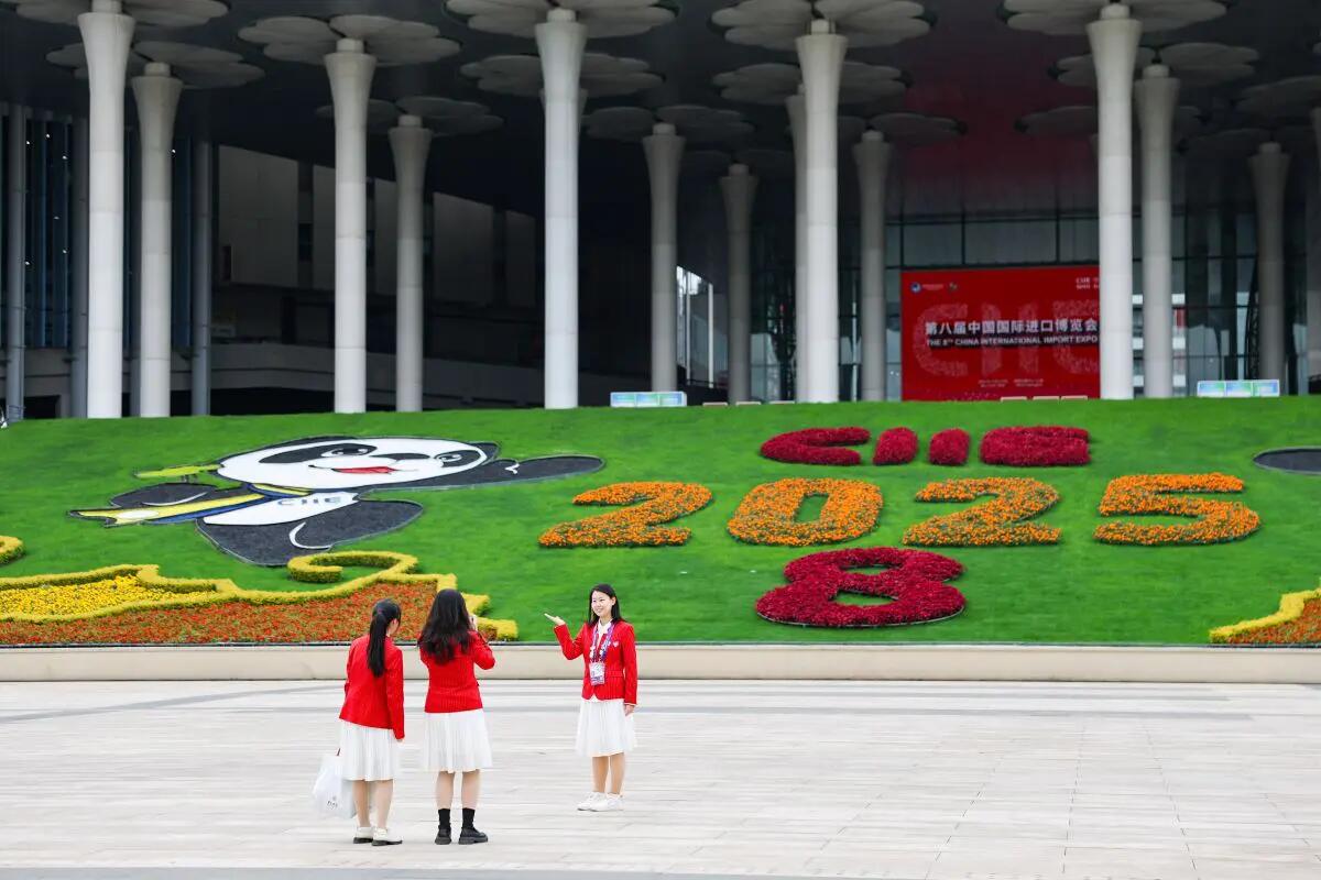 Cina: ottava edizione di CIIE si è aperta a Shanghai - 