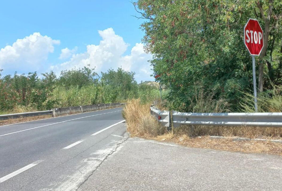 Lavori sulla S.S. 107 Silana Crotonese: senso unico alternato gestito tramite impianto semaforico - SS 106 - Sant'Andrea Aposto dello Jonio (Fonte: Organizzazione di Volontariato “Basta Vittime Sulla Strada Statale 106”)