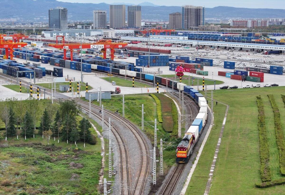 Treni merci tra Cina ed Europa, quasi 120.000 viaggi - 