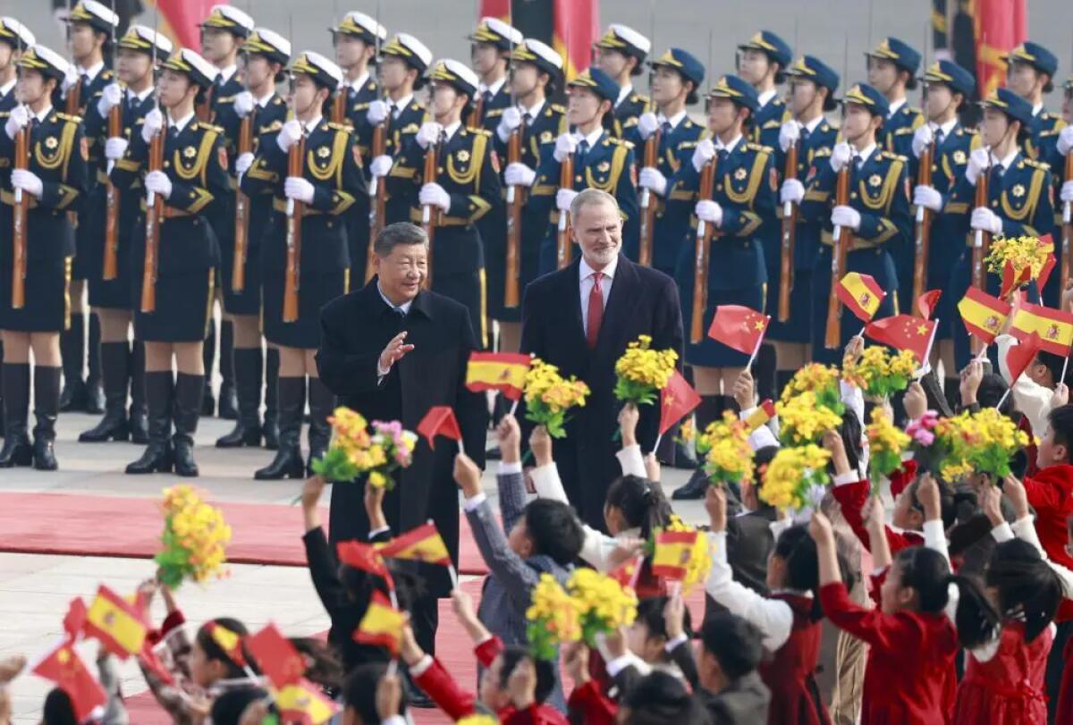 Cina, Xi incontra il Re di Spagna Felipe VI - 