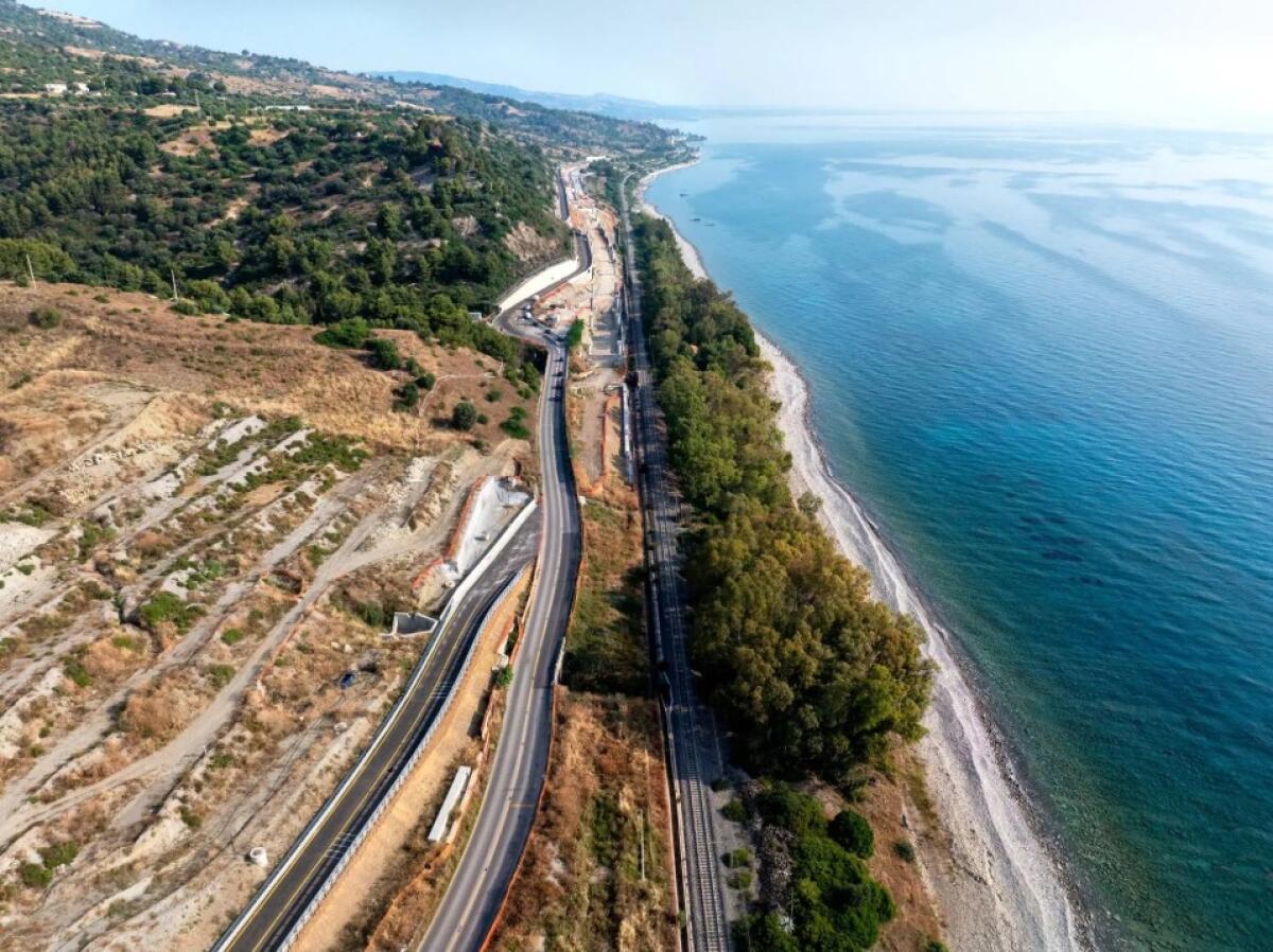 Statale 106 in Calabria, assegnati a Webuild ed Eteria due nuovi lotti - 