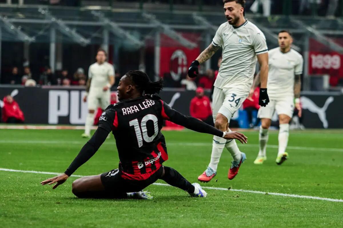 Leao mette ko la Lazio, il Milan in vetta aspettando Roma-Napoli - 