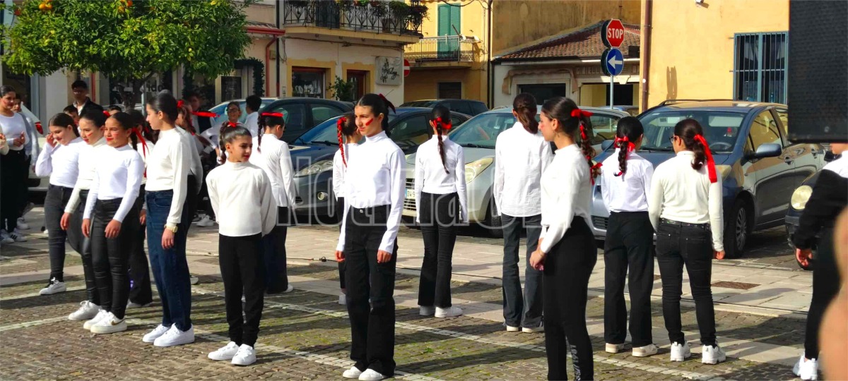 25 Novembre - Giornata contro la Violenza sulle Donne - Isola di Capo Rizzuto (Redazione - 25.11.2025)