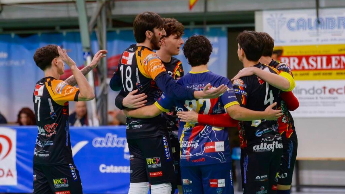 Pallavolo - Catanzaro domina a Corigliano e conquista il bottino pieno - 