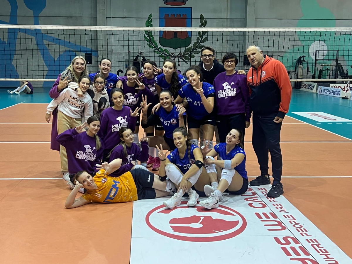 Pallavolo - Sirene impeccabili: a San Lucido arriva un 3-0 da grande squadra - 