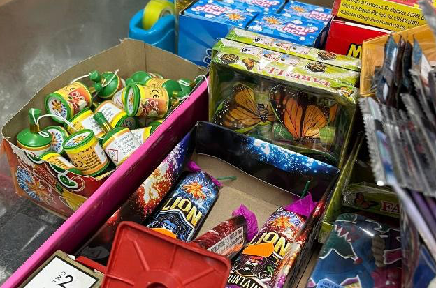 Isola C. R. - Sequestrati 65 kg di fuochi d’artificio - 