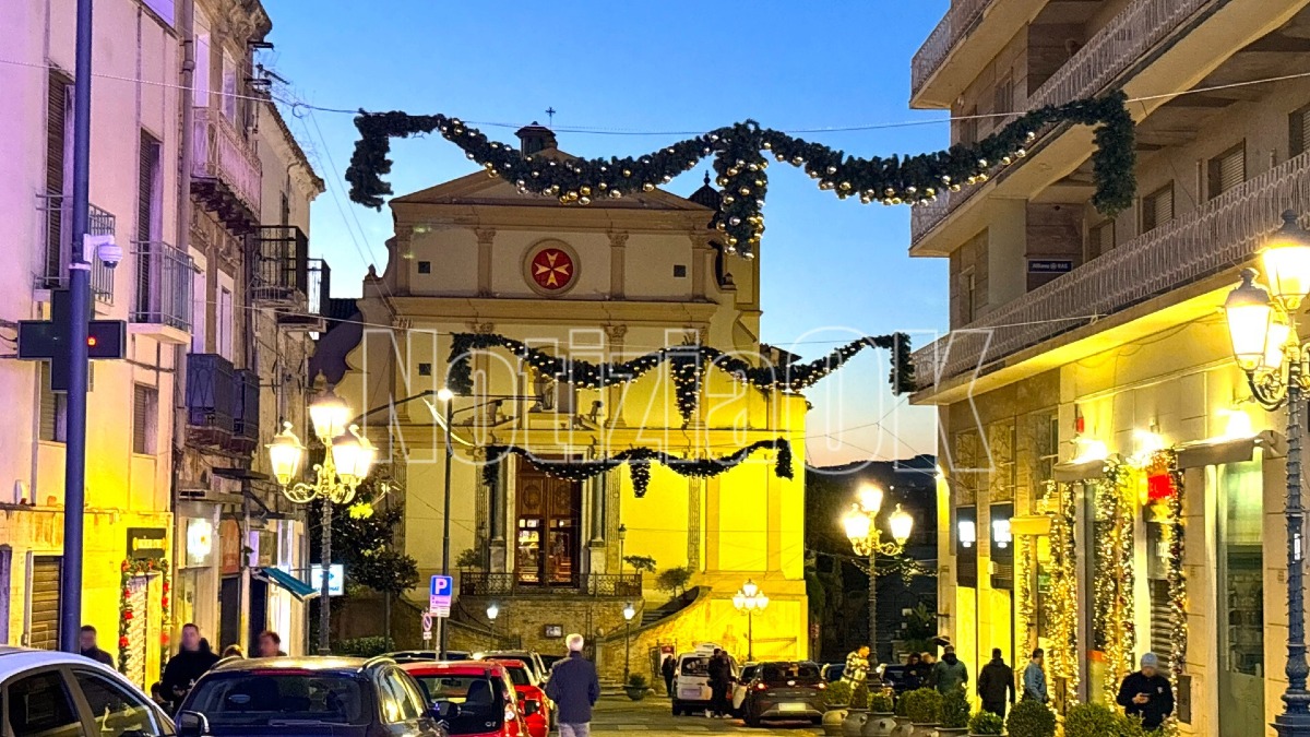 Luminarie natalizie a Catanzaro: lavori da quasi 120 mila euro in vista dell’accensione - 