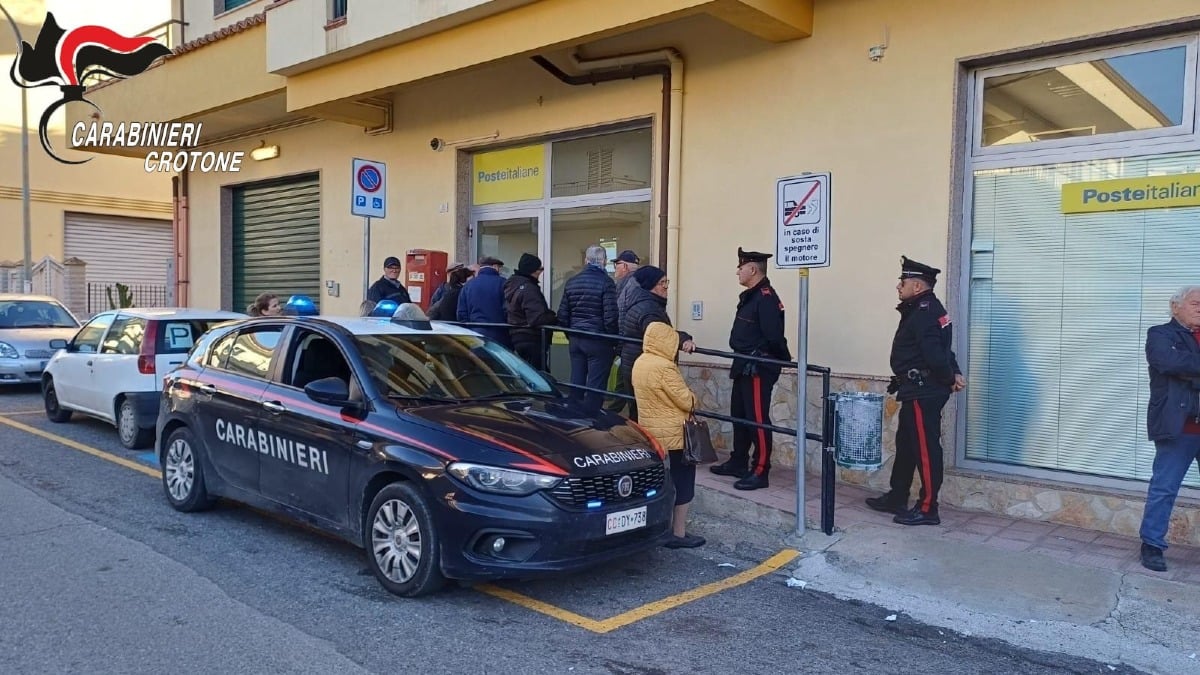 Carabinieri di Crotone intensificano i controlli vicino alle Poste per proteggere anziani e cittadini vulnerabili - 