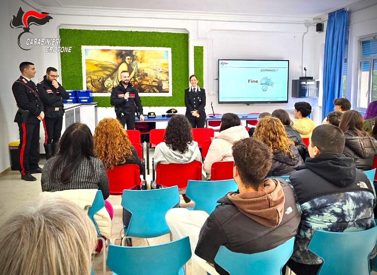 Carabinieri nelle scuole: a Cirò tre incontri per educare alla legalità - 