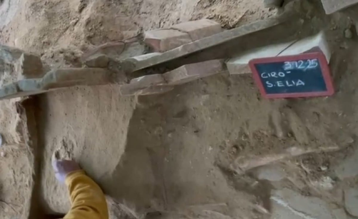 Cirò, ritrovato un sarcofago durante i lavori del nuovo asilo: “Un dono che parla alla storia di Chone” - 