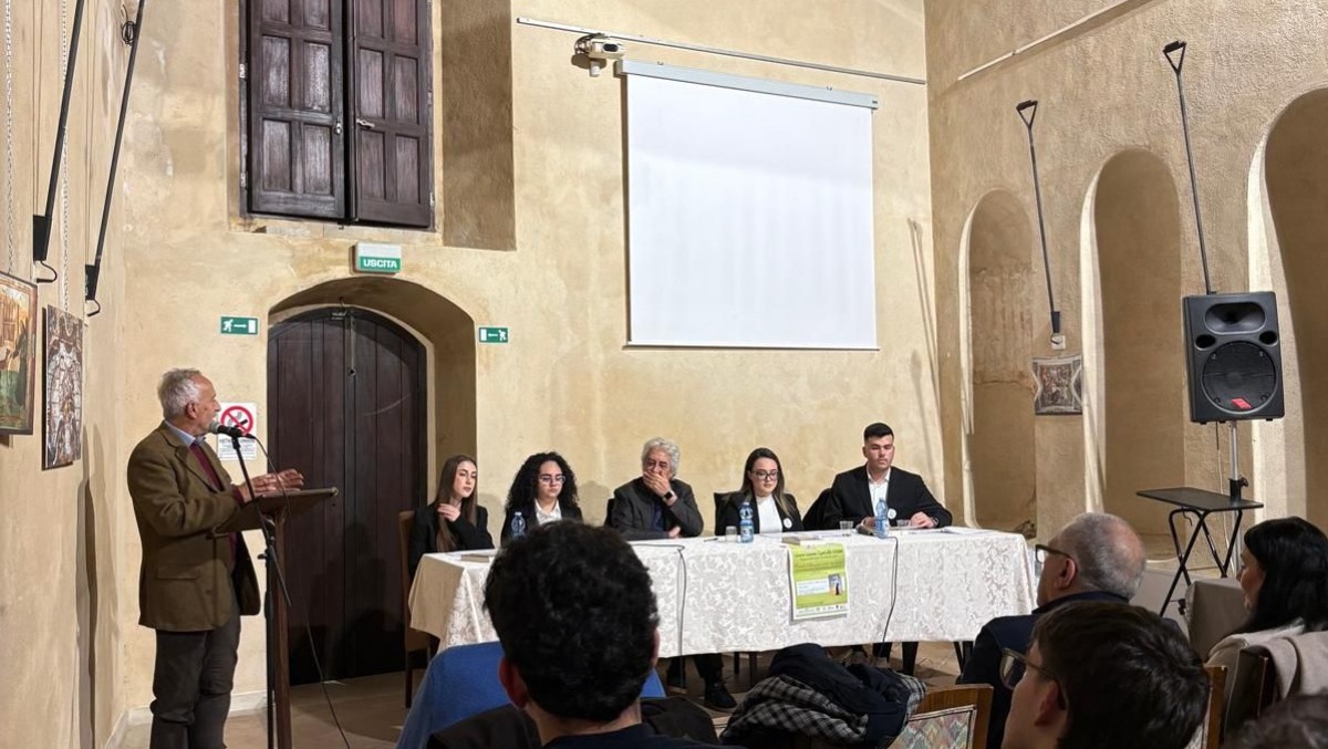 Gli studenti del Liceo “Diodato Borrelli” protagonisti dell’incontro con lo scrittore Gangemi - 