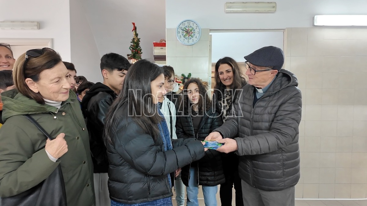 (VIDEO) Solidarietà in prima fila: gli studenti dell’Alcmeone portano il Natale alla mensa dei poveri - 
