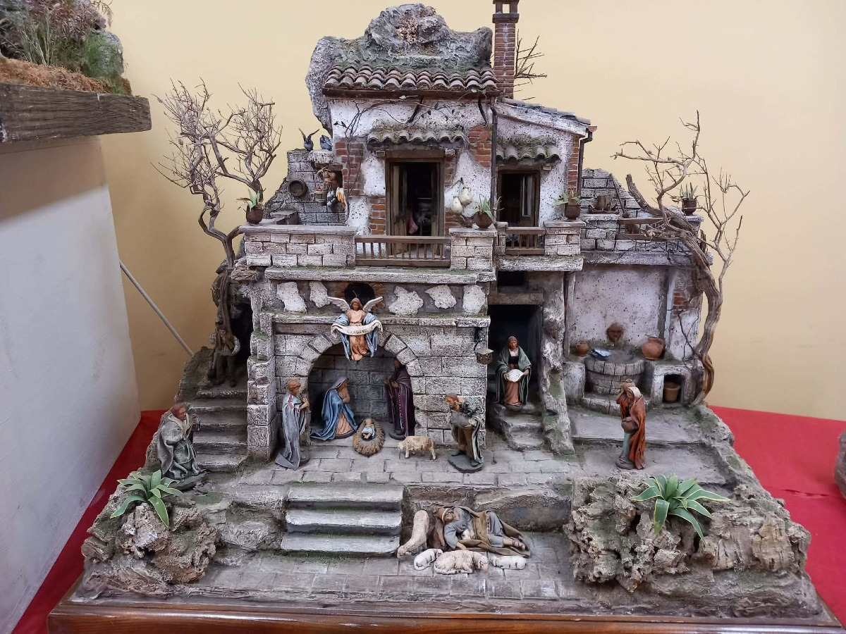 Rose, inaugurata la sesta edizione della Mostra dei Presepi Artistici  - 