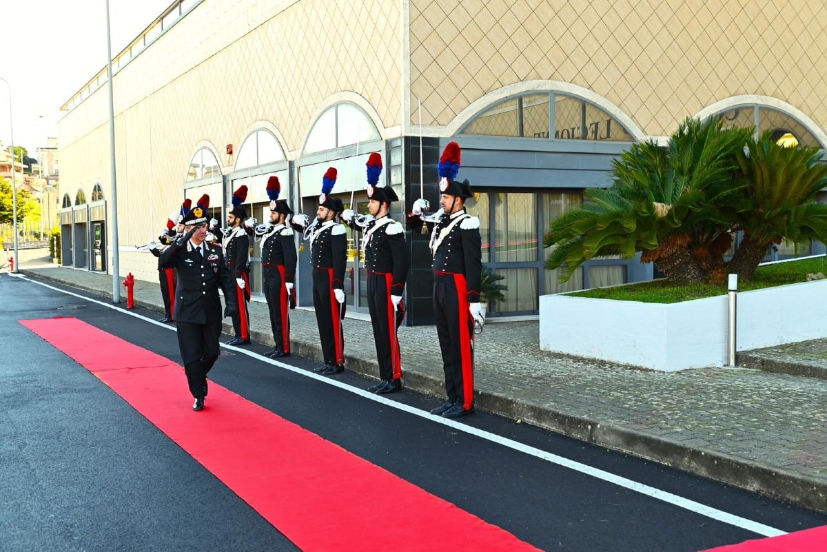 Calabria, consegnate le Medaglie Mauriziane a 23 Carabinieri della Legione - 