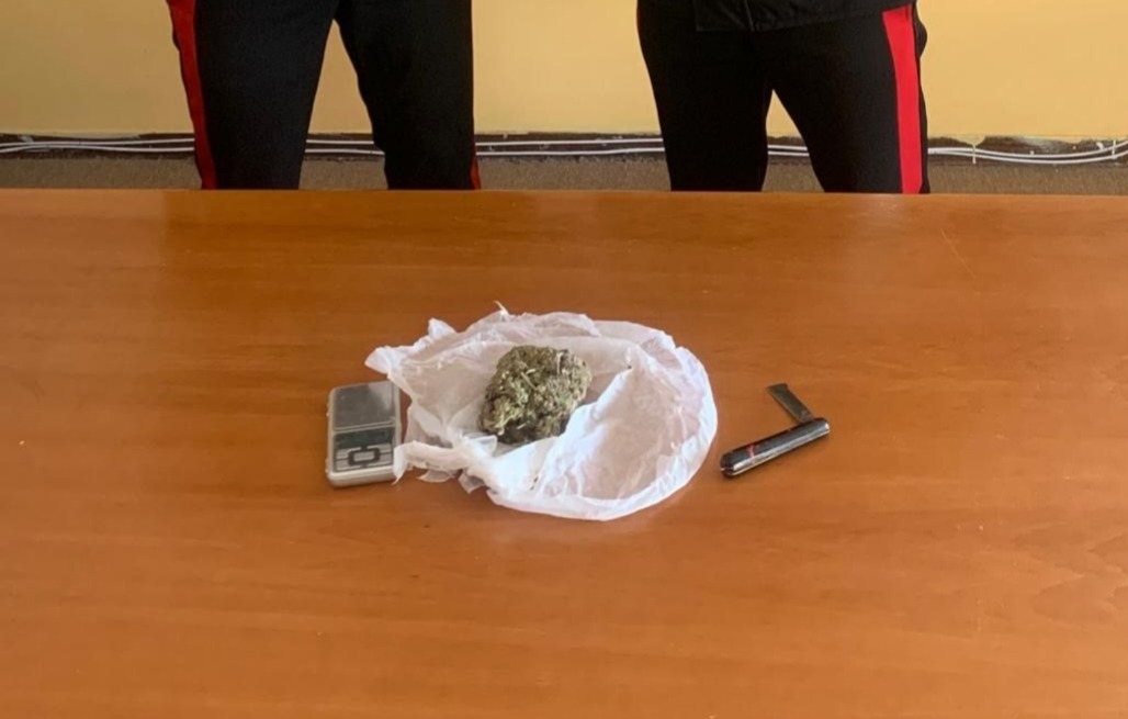 Pentone - Droga nascosta nel bagno, arrestato un uomo - 