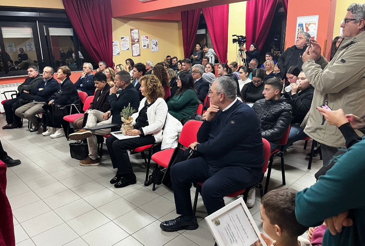 Borsa di studio donata all'IPSEOA "San Francesco di Paola" in memoria di Paolino Perrotta - 