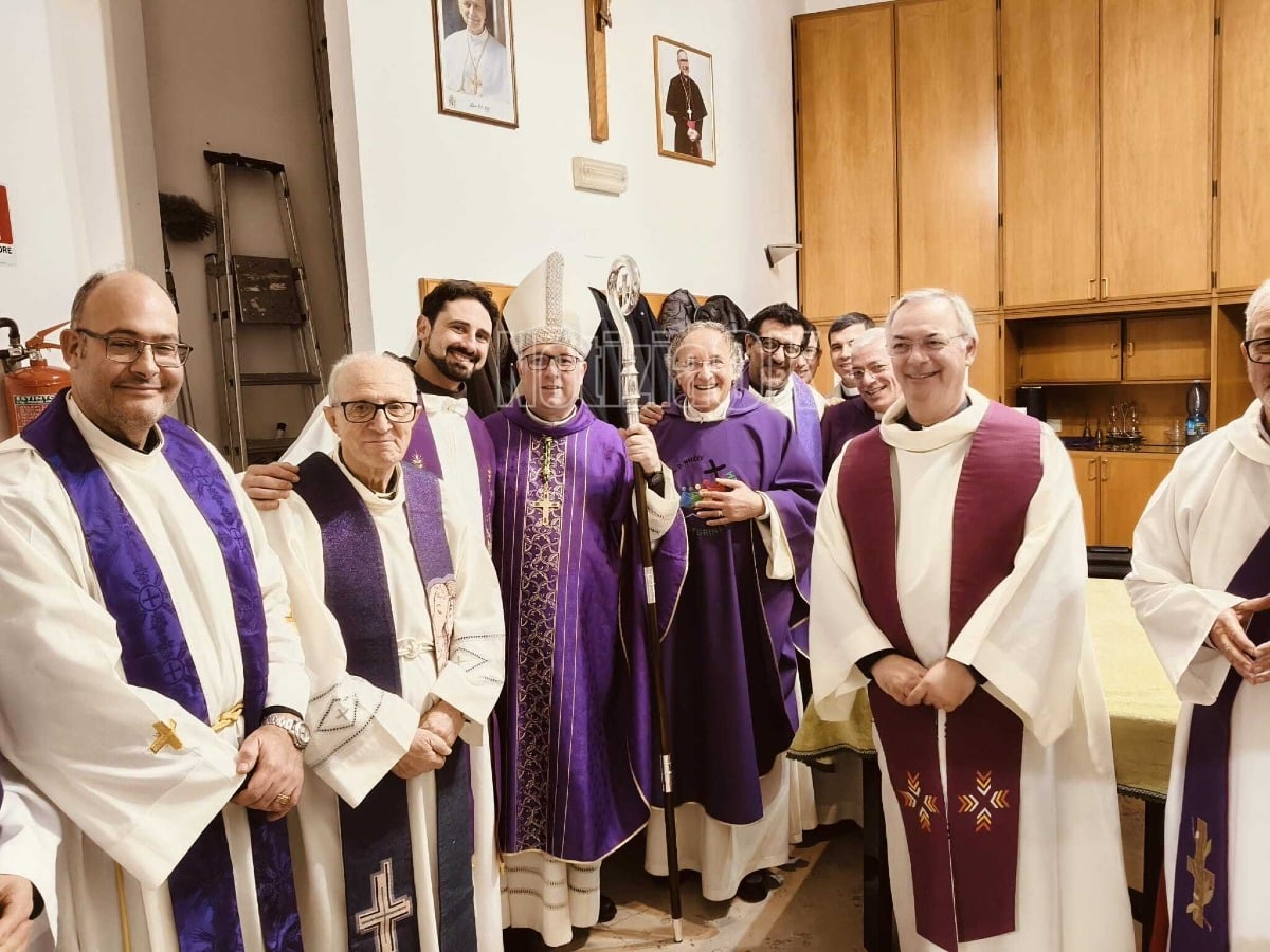 Crotone - La parrocchia Santa Rita celebra 50 anni di storia: dalla serranda del garage alla comunità di oggi - 