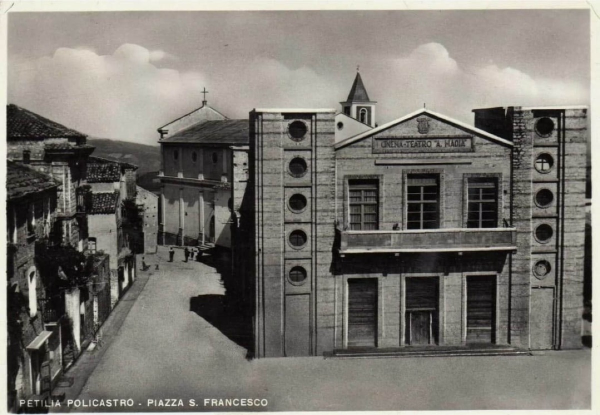 Petilia Policastro, pubblicata la gara per il recupero del Cinema Teatro “Aurora-Madia”