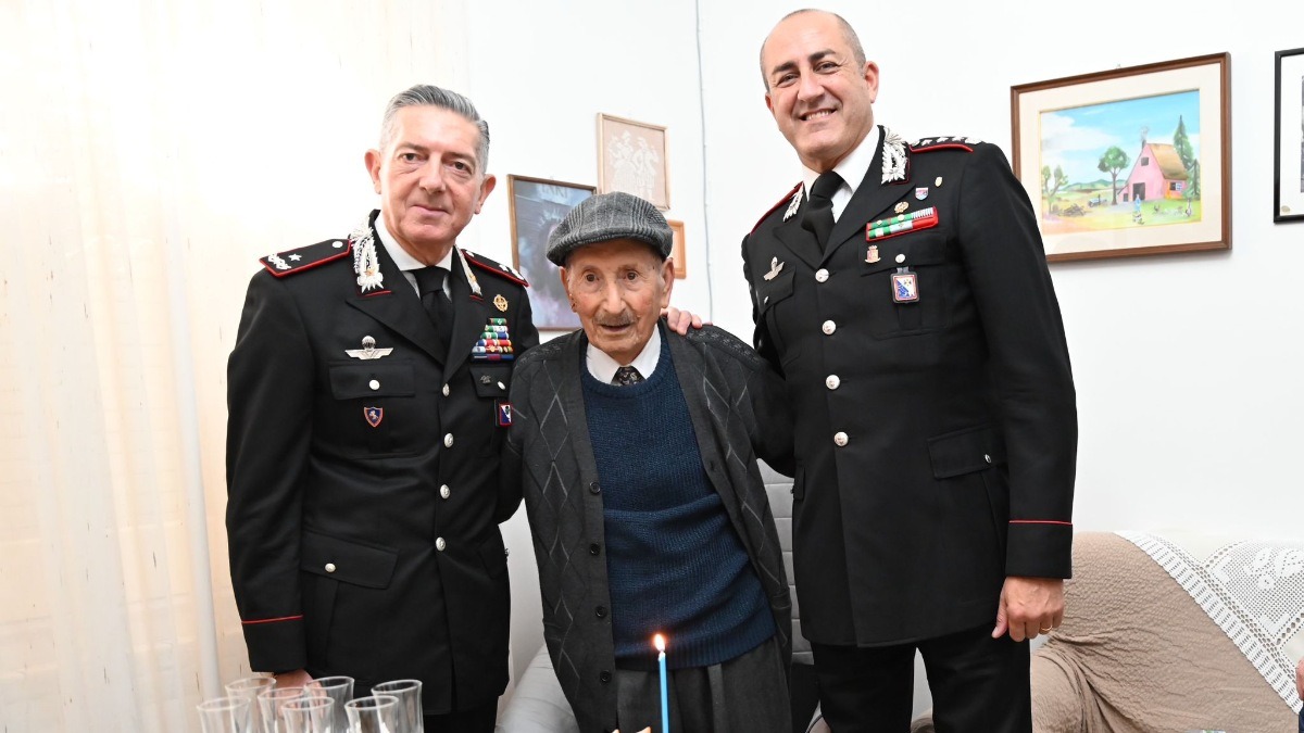Marcellinara - I Carabinieri festeggiano il 103° compleanno dell’Appuntato Pasquale Caiola - 