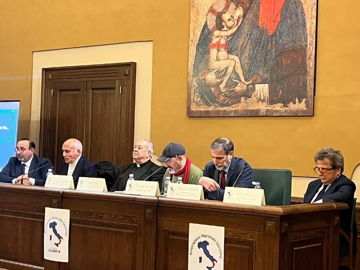 Cosenza - Caruso al convegno su Bullismo e Cyberbullismo: “Serve una strategia condivisa per proteggere i giovani” - 