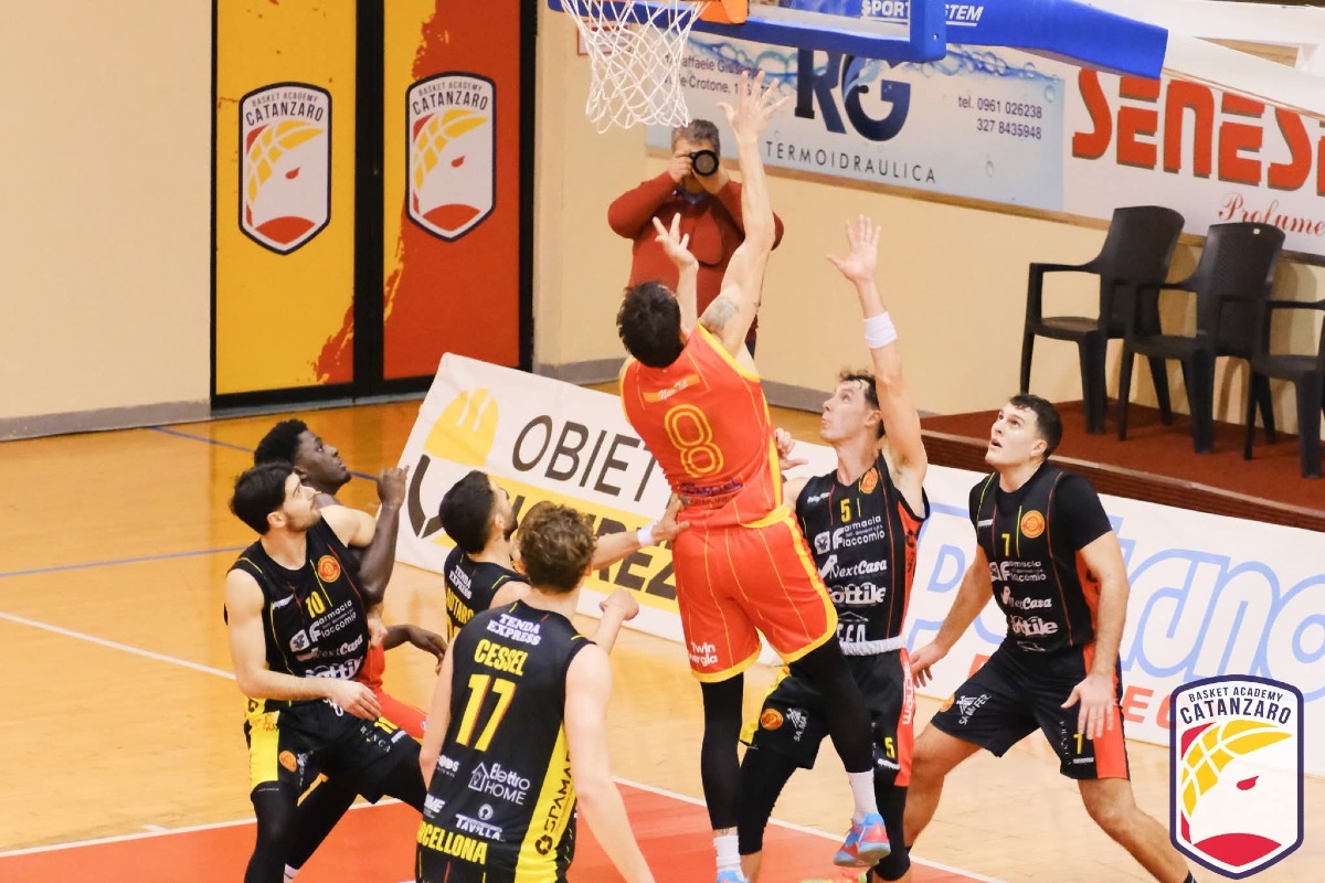 Basket Academy piega di forza Barcellona Basket 73-66 - 