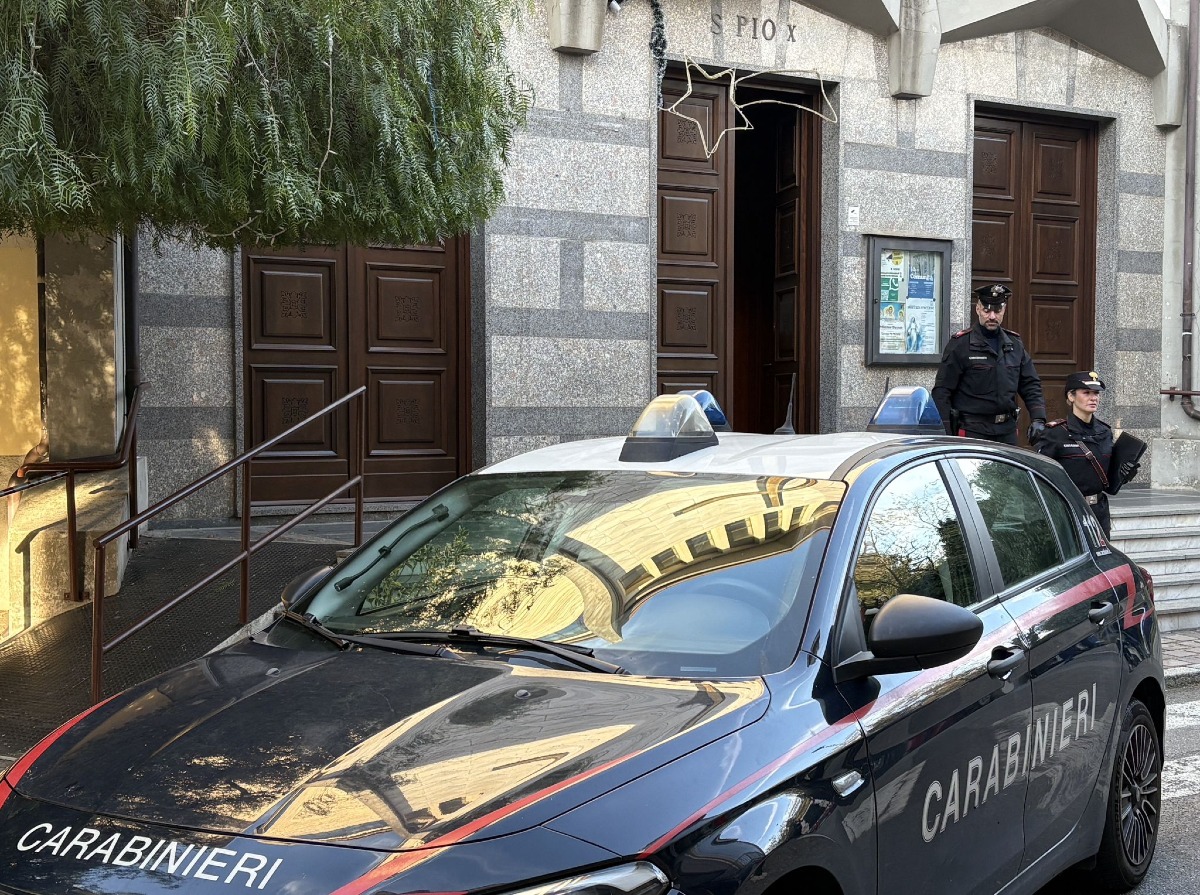 Furti in chiesa a Catanzaro, arrestato 22enne: incastrato dalle telecamere - 