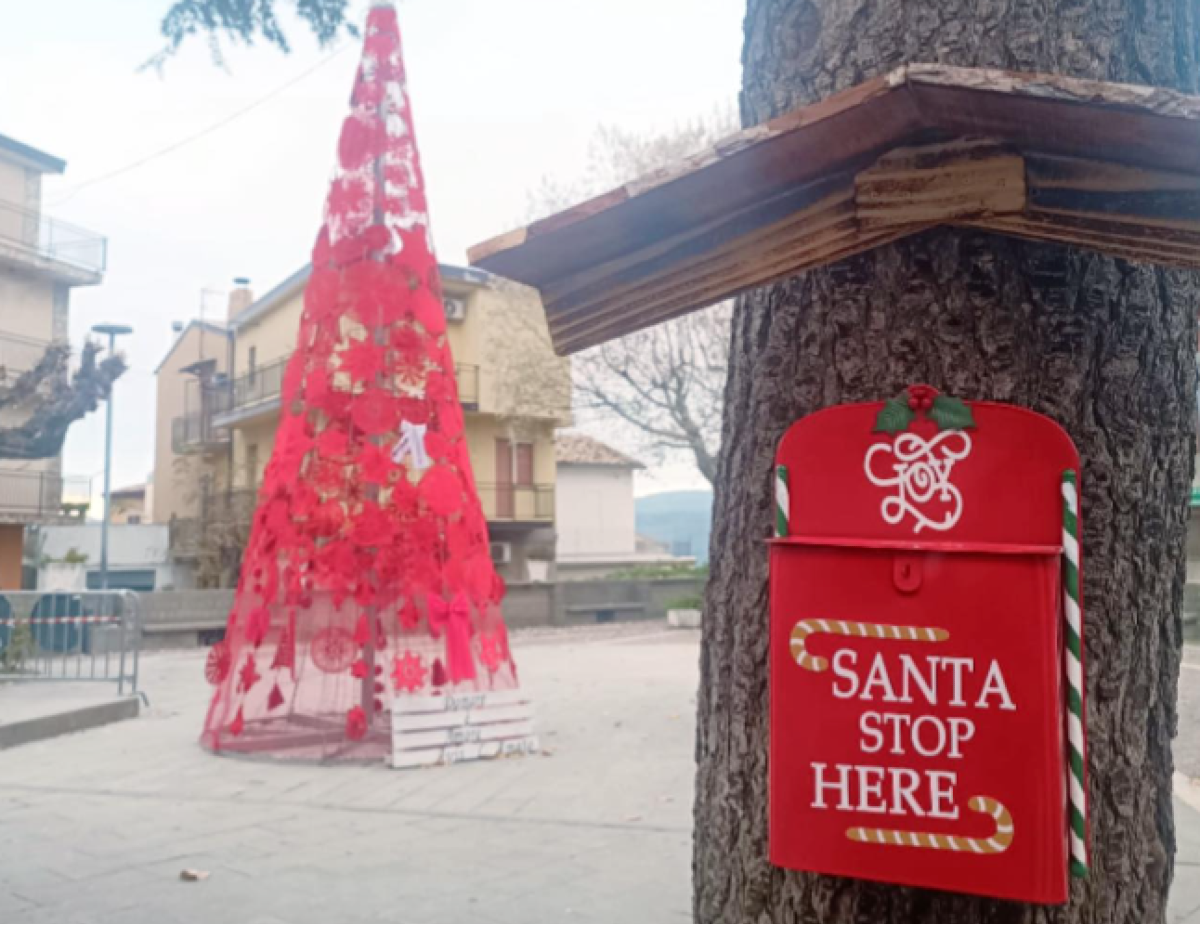 Verzino, la Casetta delle Lettere per Babbo Natale arriva in piazza - 