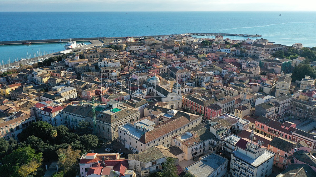 Crotone - Il Comitato Centro Storico denuncia incuria e chiede pulizia continua - 