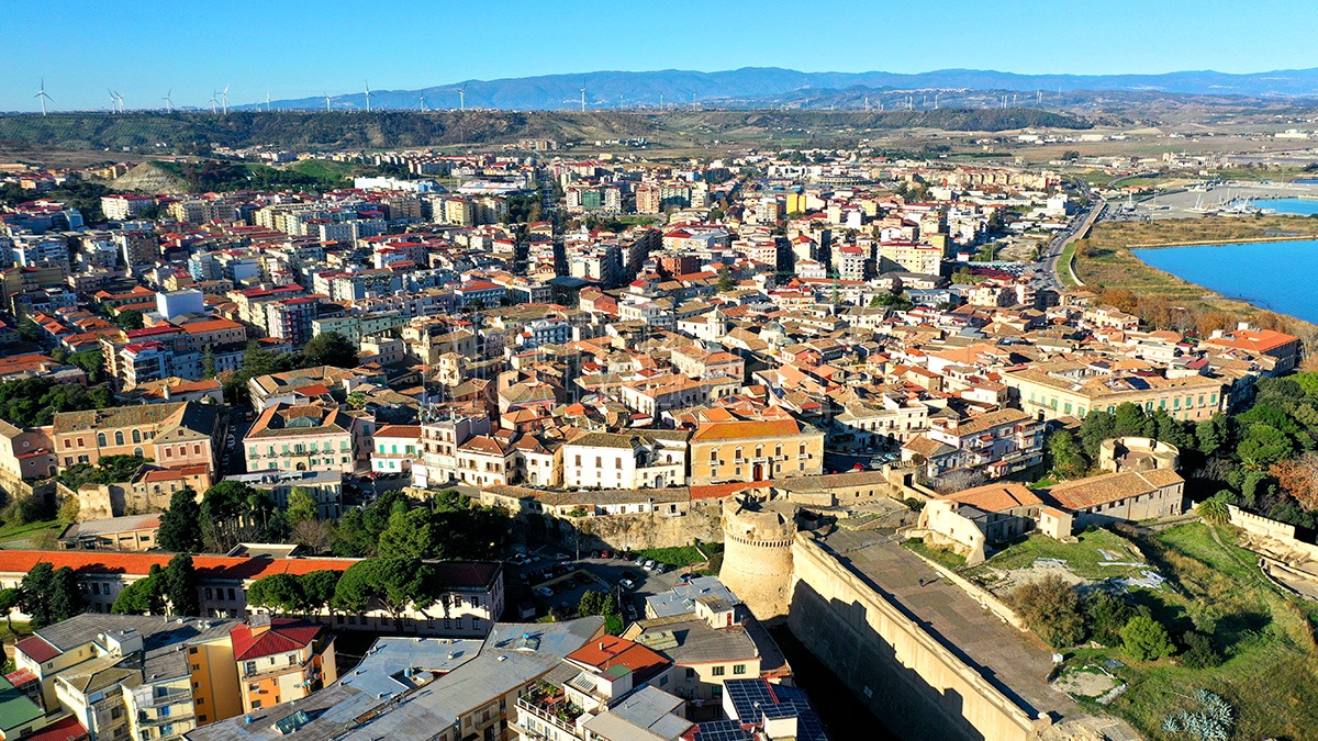 Gemellaggio tra Crotone e Andravida-Kyllini: una nuova collaborazione culturale ed economica - 