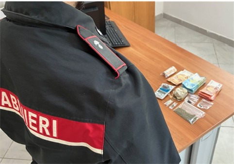 Lamezia Terme - Carabinieri arrestano 56enne per spaccio di cocaina - 