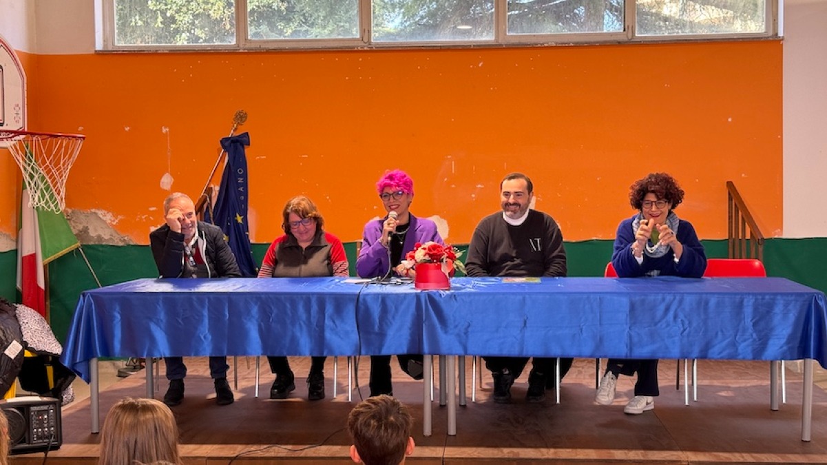 Corigliano-Rossano, all’Istituto comprensivo Rossano 2 consegnato l’albo di Massimiliano Tagliaferro - 