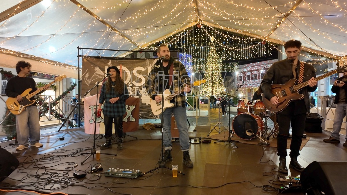(VIDEO) Il palco se lo mangia: Josh e The Lost Tone, rock vero sotto la tensostruttura - 