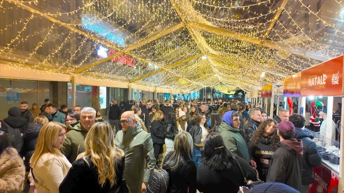 Natale al Centro, vinili, musica e atmosfera vintage sotto la tensostruttura - 