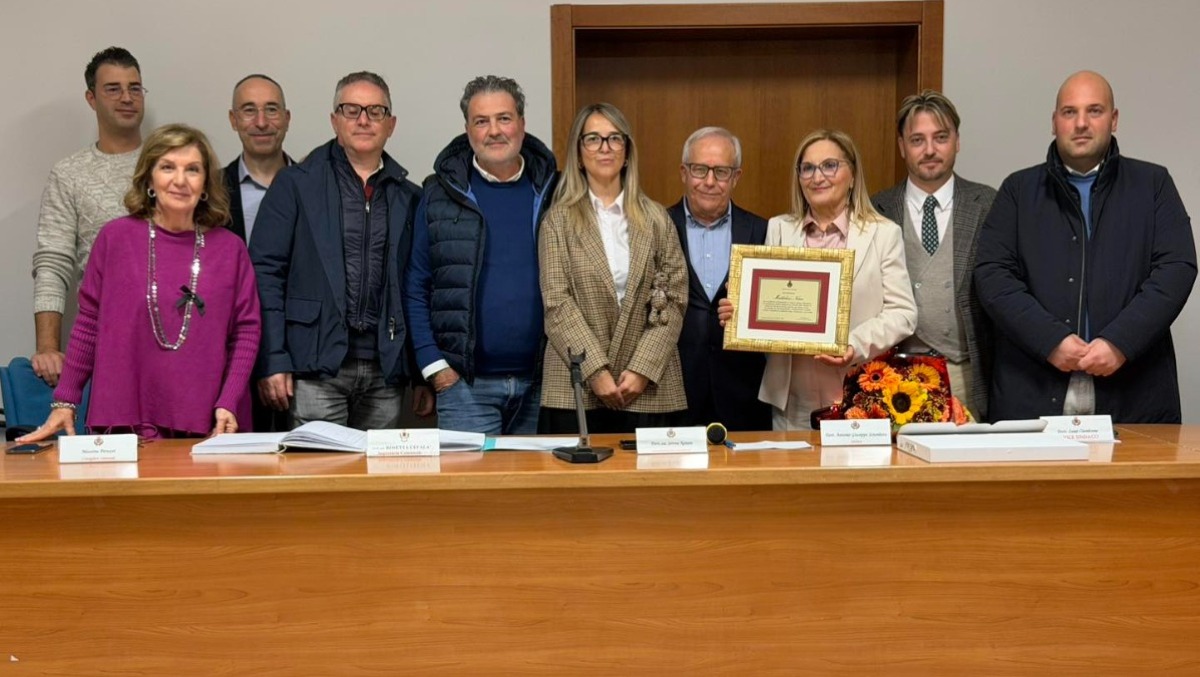 Caraffa di Catanzaro rende omaggio alla Dott.ssa Maddalena Notaro per i 40 anni di dervizio  - 