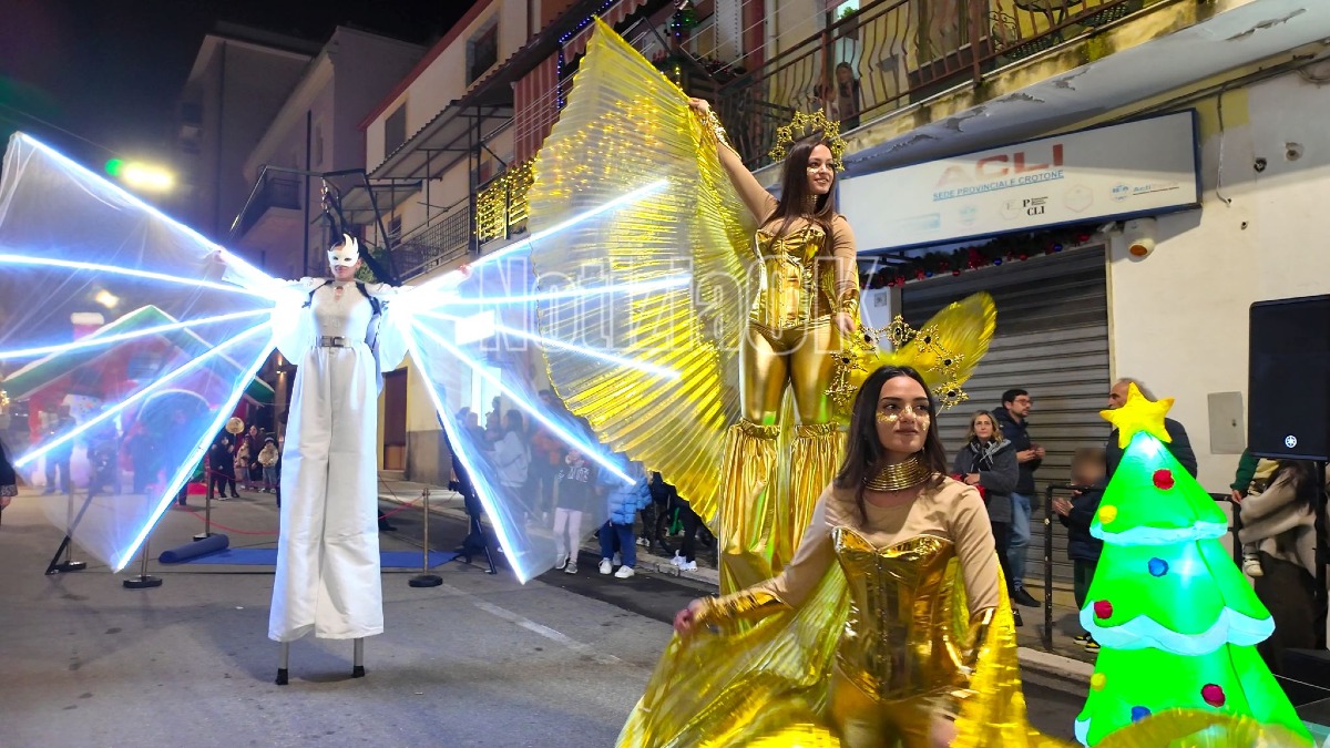 Crotone - Natale al Centro arriva anche in via XXV Aprile - 