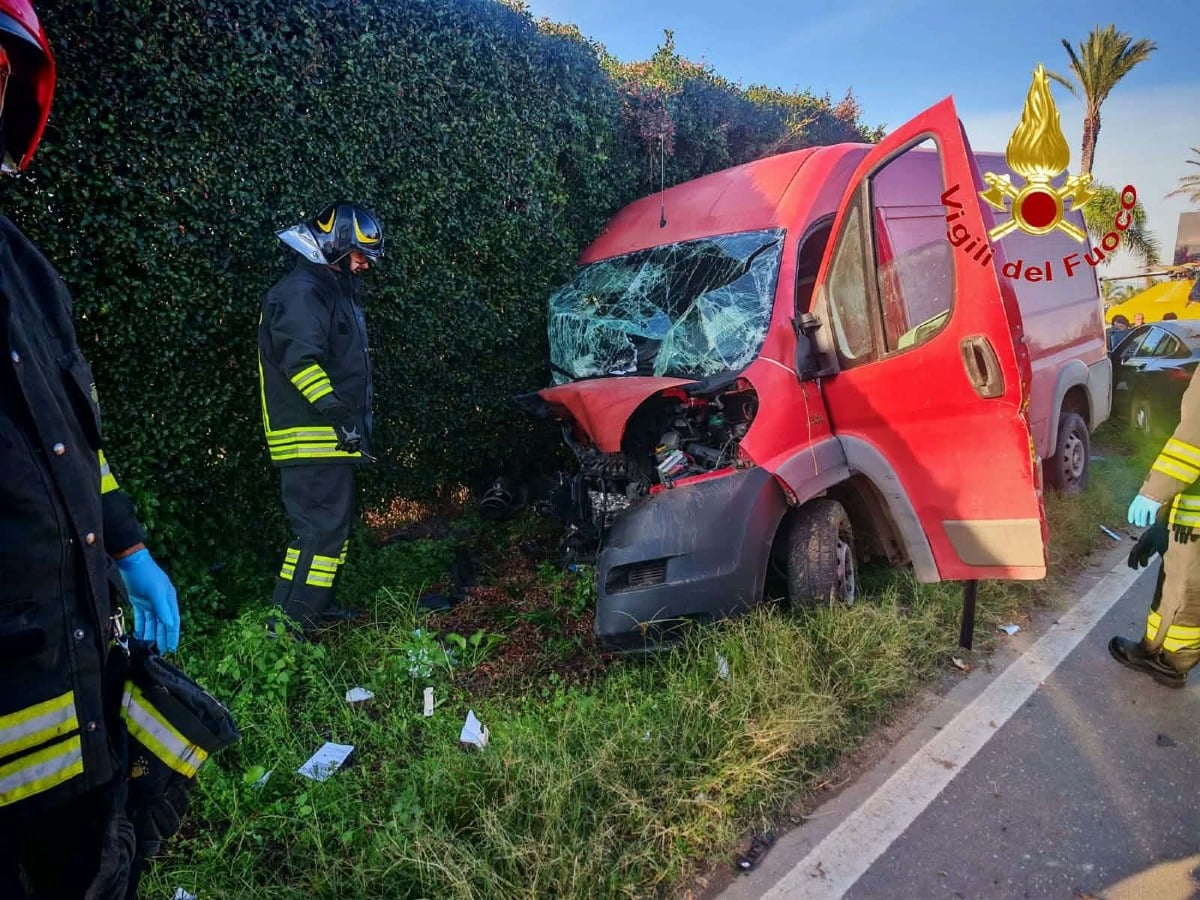 Scontro frontale tra due veicoli: uomo trasportato in eliambulanza all'ospedale di Catanzaro - 
