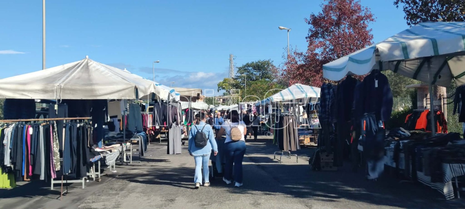 Isola di Capo Rizzuto, il 22 dicembre ritorna il mercato del lunedì in vista del Natale - 