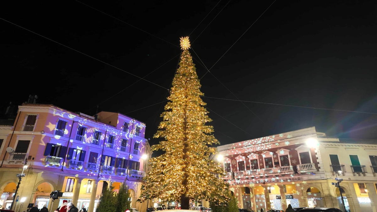 A Crotone il Natale è un abbraccio di solidarietà - 