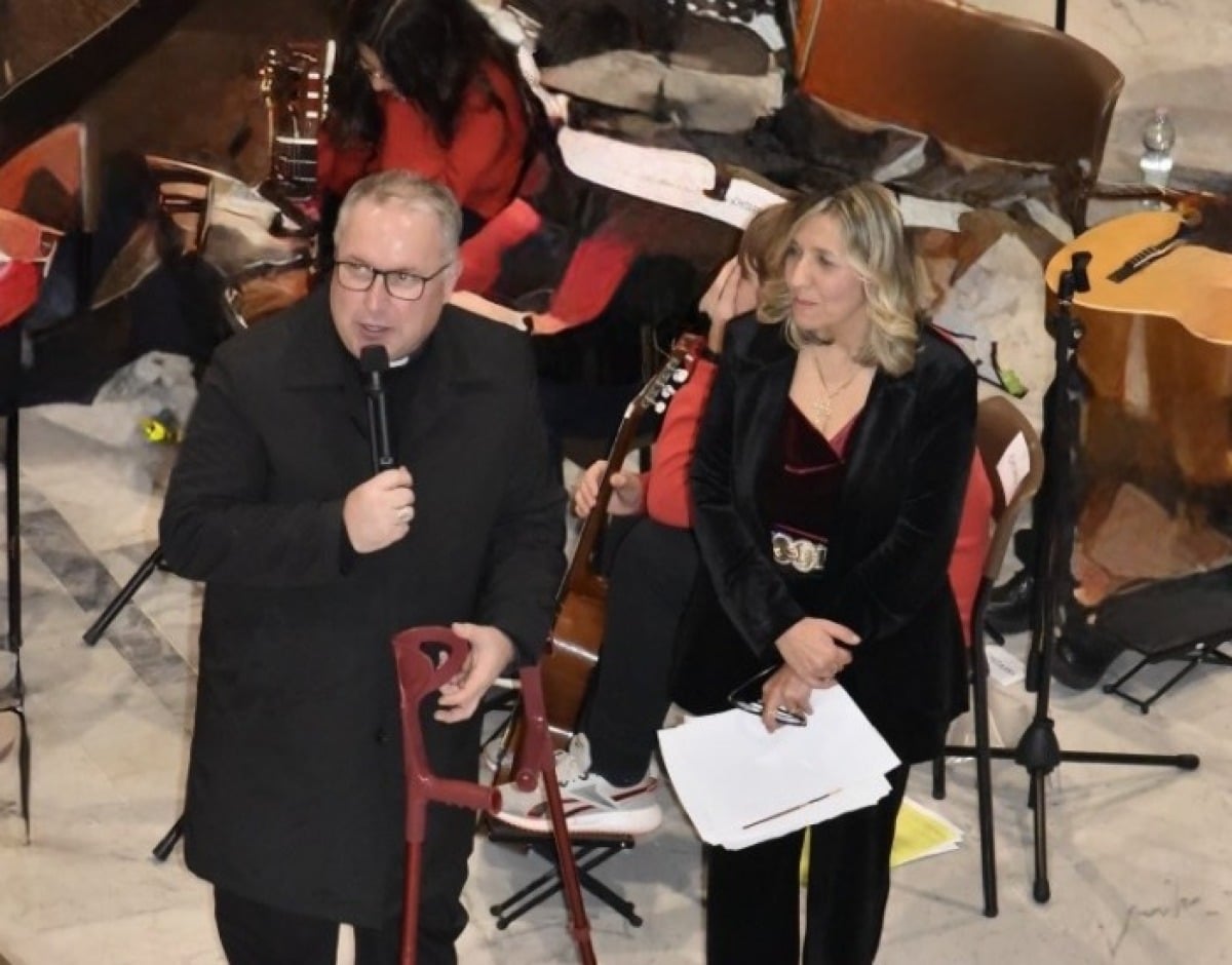 “In…canto di Natale tra luci e colori”: musica, emozioni e comunità per il Natale dell’Ic Papanice Alfieri - 