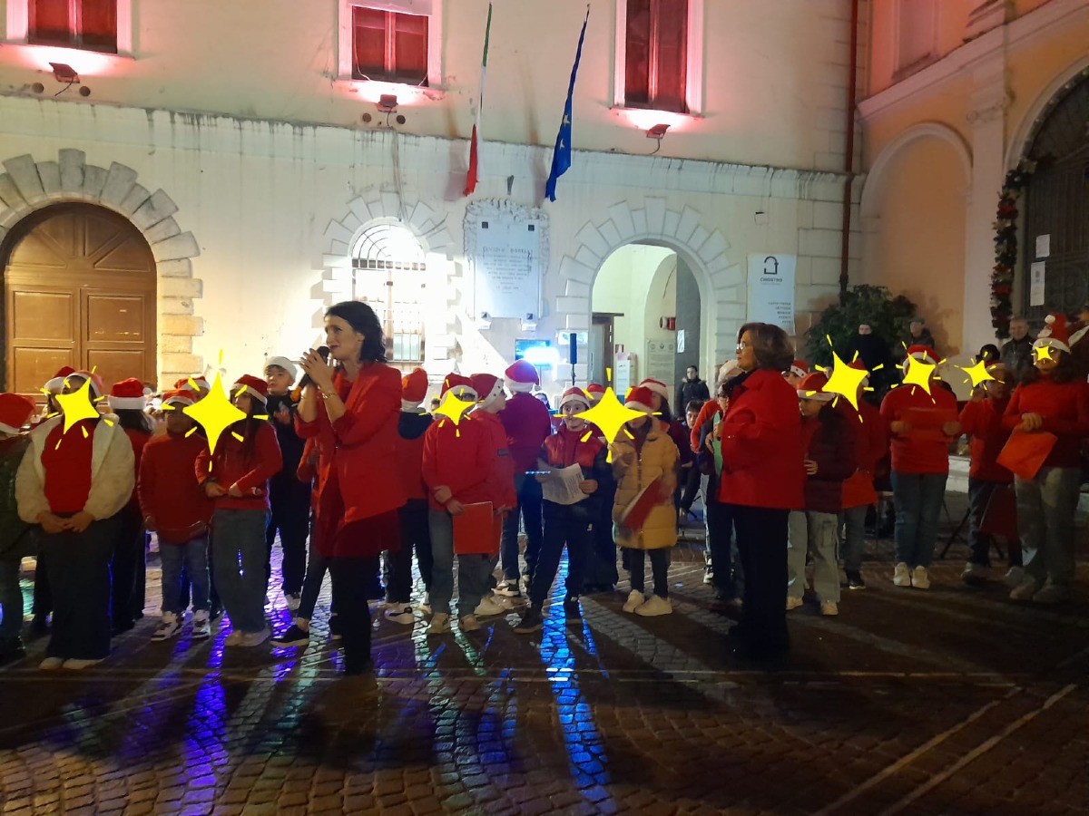 Lamezia - Concerto fuori… classe di Natale degli studenti dell’Istituto comprensivo “Gatti-Manzoni-Augruso” - 