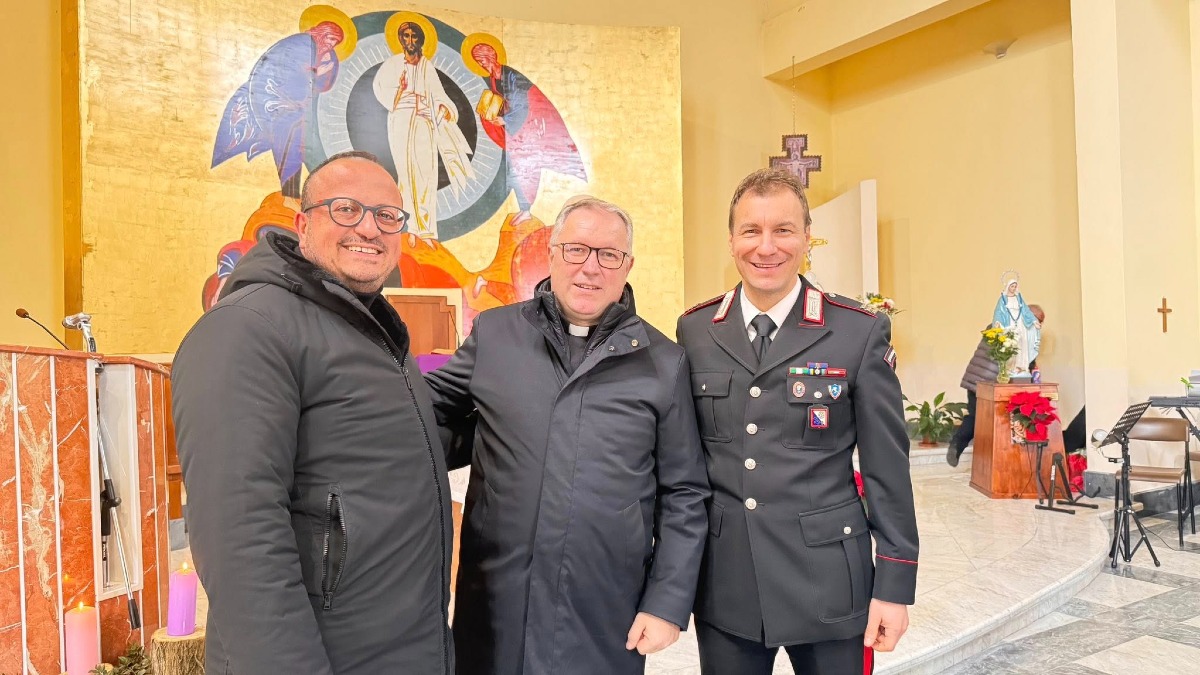 Il Sindaco di Caccuri e il Comandante dei Carabinieri accolgono il Vescovo Torriani  - 
