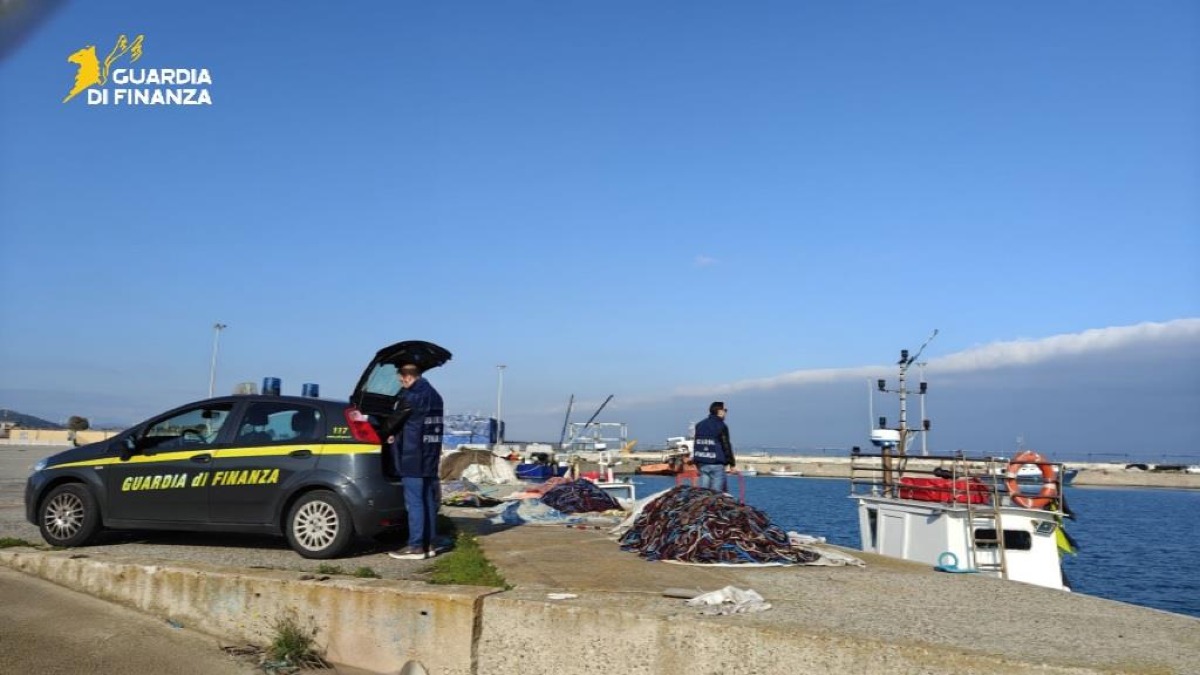 Lavoro nero nel settore marittimo: sanzioni per 30 mila euro lungo la costa calabrese - 
