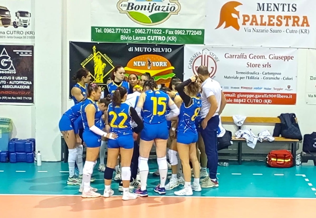 Pallavolo Cutro–Rossano, battaglia di due ore: le rossanesi soffrono e vincono 3-1 - 