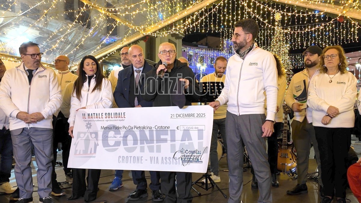 Crotone, 3 mila euro alla Mensa dei Poveri di Padre Pio: solidarietà protagonista sotto la tensostruttura - 