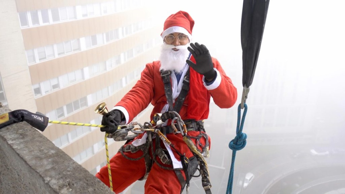 Crotone - Oggi la calata di Babbo Natale  - 