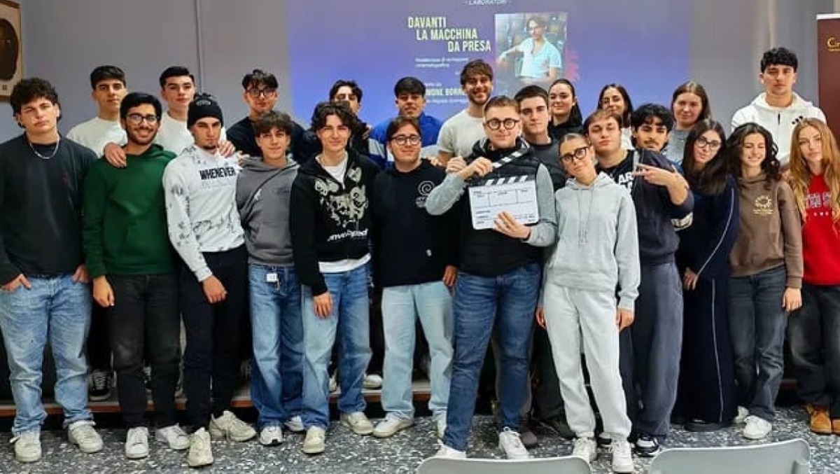 Crotone, l’attore e regista Simone Borrelli incontra gli studenti del Donegani-Ciliberto - 